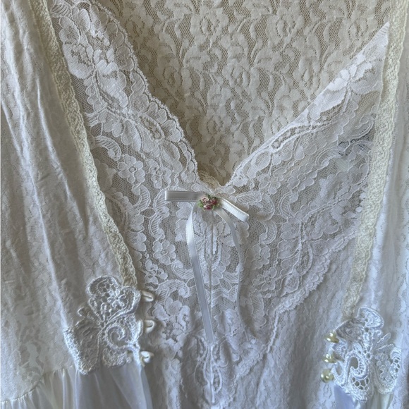 Cinema Etoile White Lace Nightie & Robe Set - Picture 3 of 11